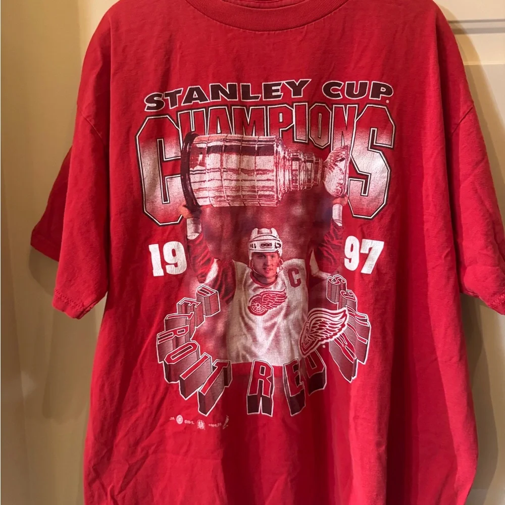 Detroit Red‎ Wings Stanley Cup championship 1997 MIRO T T-shirt, extra large